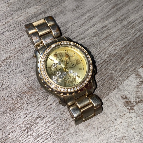 Accessories - Gold Watch with Diamonds Inside